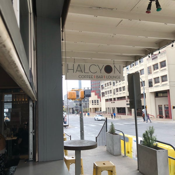 Foto diambil di Halcyon Coffee, Bar &amp; Lounge oleh ashleigh r. pada 3/12/2018