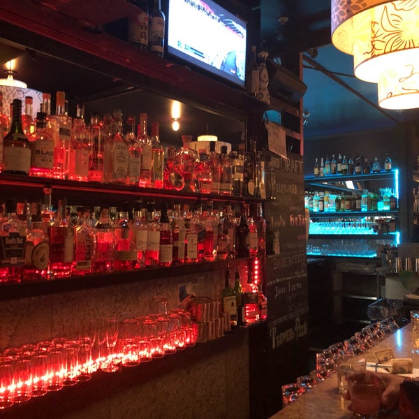 Foto diambil di Mua Oakland Bar &amp; Restaurant oleh ashleigh r. pada 2/16/2018
