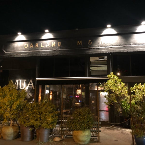 รูปภาพถ่ายที่ Mua Oakland Bar &amp; Restaurant โดย ashleigh r. เมื่อ 8/4/2018