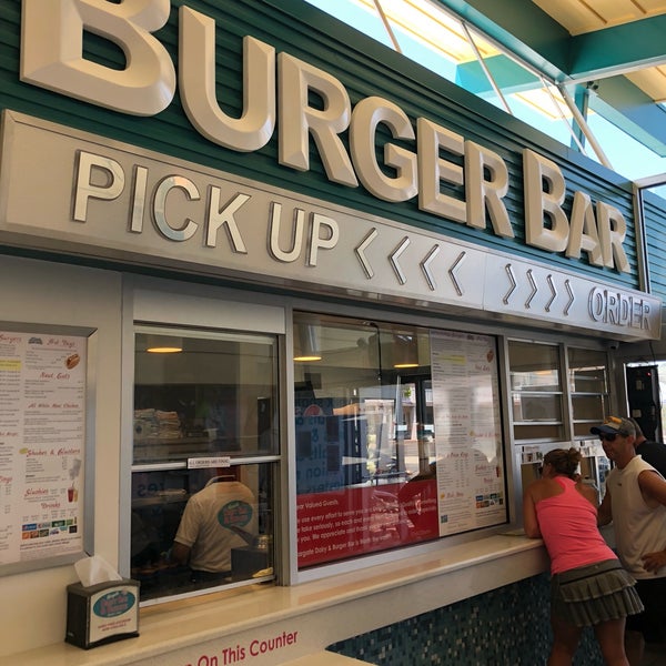 Foto scattata a Margate Dairy Bar &amp; Burger da Aaron P. il 8/7/2018