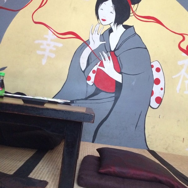Photo taken at Kioto Culinária Japonesa by Heitor L. on 1/5/2014