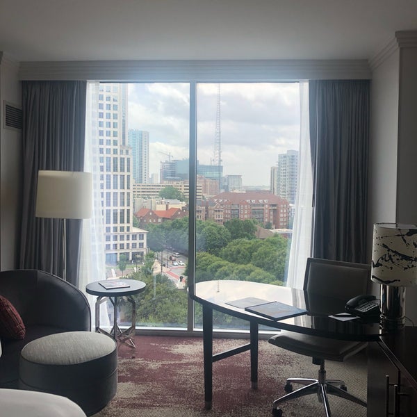 รูปภาพถ่ายที่ Loews Atlanta Hotel โดย Justin R. เมื่อ 6/24/2019