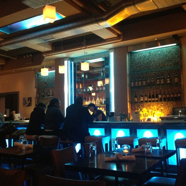 1/9/2013 tarihinde Kevin F.ziyaretçi tarafından Chocolat Restaurant &amp; Bar'de çekilen fotoğraf