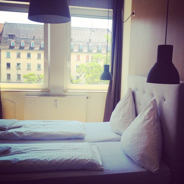 Das Foto wurde bei Five Reasons Hotel &amp; Hostel von Natalia U. am 6/23/2014 aufgenommen