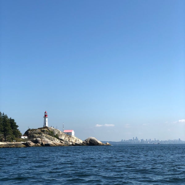 Photo taken at Granville Island Boat Rentals by Markus 마. on 9/7/2019