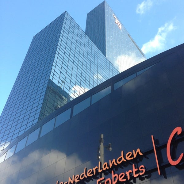 รูปภาพถ่ายที่ Nationale-Nederlanden Douwe Egberts Café โดย Amber R. เมื่อ 2/20/2013