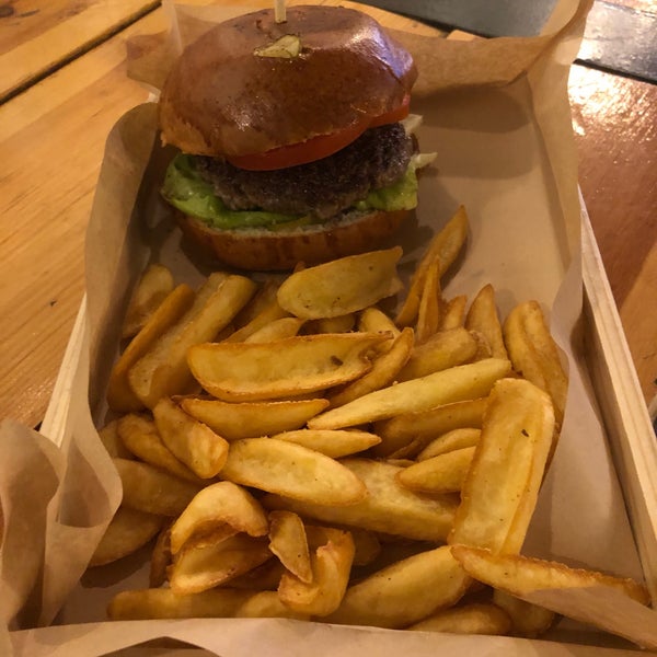 Foto diambil di Burger Market - Király u. oleh umit t. pada 3/23/2019