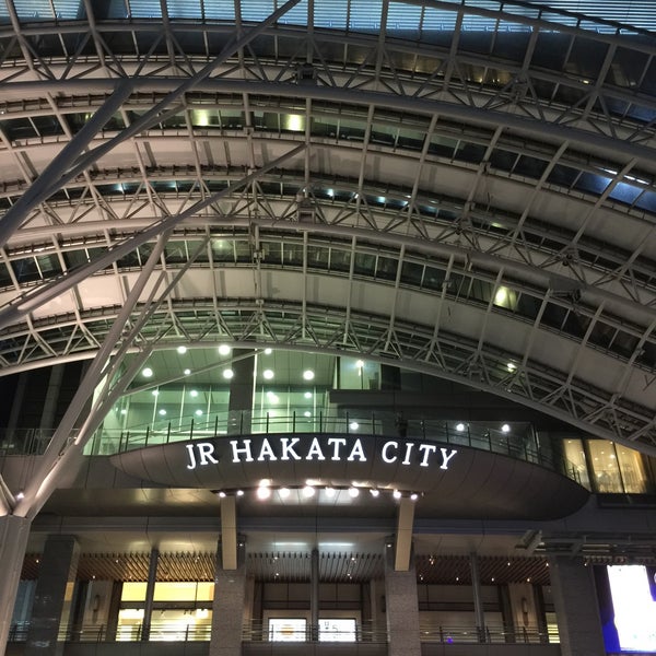 รูปภาพถ่ายที่ Hakata Station โดย Kazumi I. เมื่อ 1/28/2015