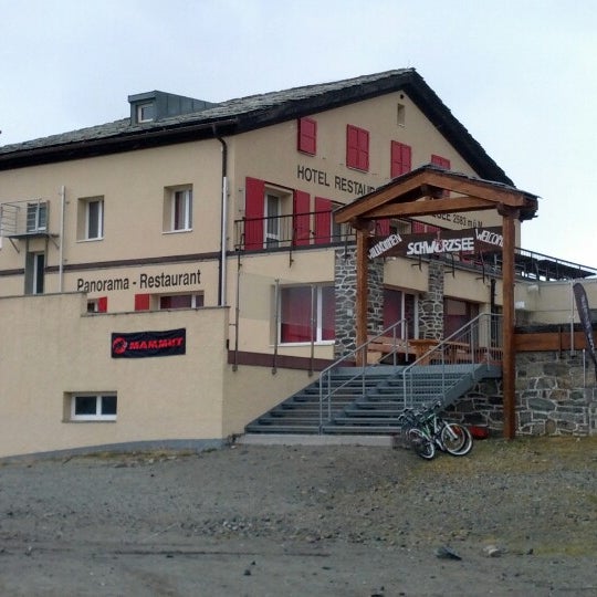 รูปภาพถ่ายที่ Hotel Restaurant Schwarzsee โดย Masaki K. เมื่อ 10/4/2012