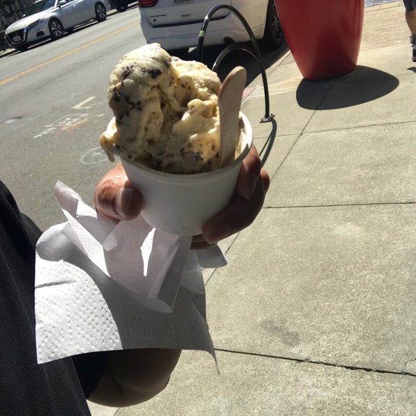 Foto scattata a Lottie&#39;s Creamery da Andrew D. il 8/28/2022