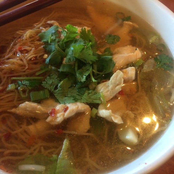 Foto diambil di Maiphai Thai Cuisine oleh Andrew D. pada 9/11/2014