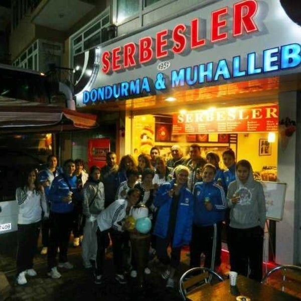 Şampiyon konak belediyespor bayan futbol takımı dondurma sponsoru SERBESLER DONDURMA :))