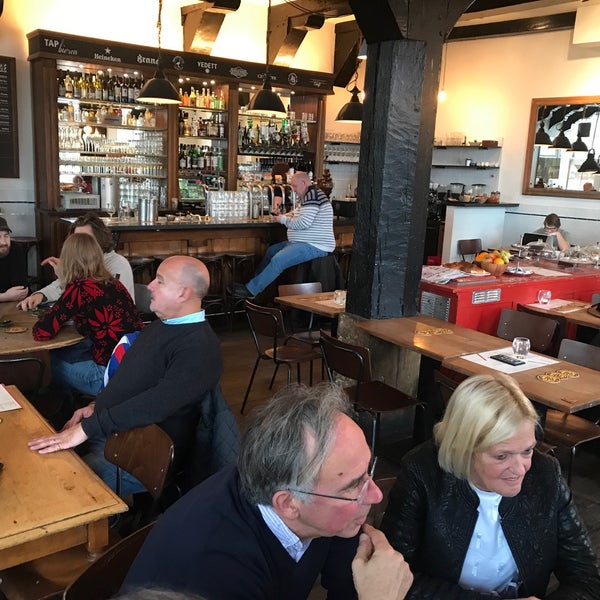 Foto scattata a Café Kobalt da Krijn H. il 11/3/2017