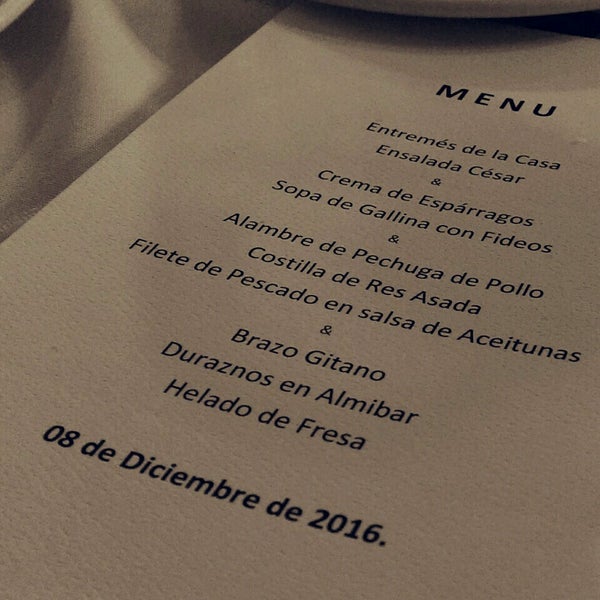 Photo taken at Rioja Restaurante y Salón de Banquetes by Caminαλεχ 🚶 on 12/8/2016