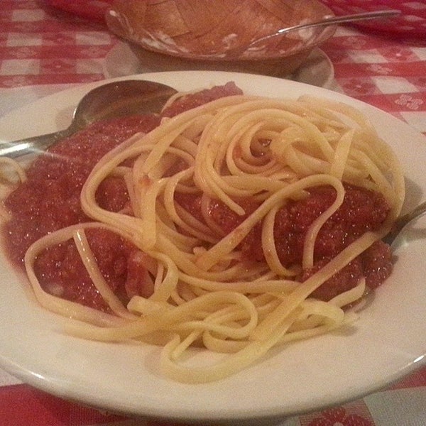 Снимок сделан в Frank&#39;s Spaghetti House пользователем Nina R. 8/2/2014