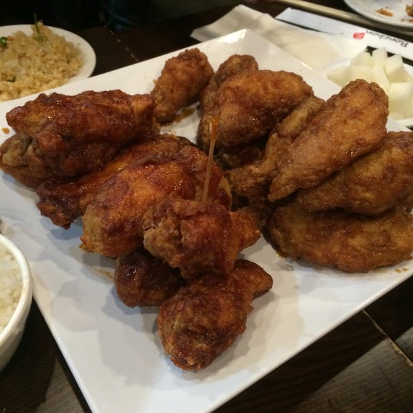 Foto diambil di Bonchon Chicken oleh Karen B. pada 1/3/2015