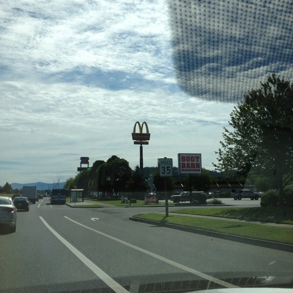 McDonald's Fast Food Restaurant in Troutdale
