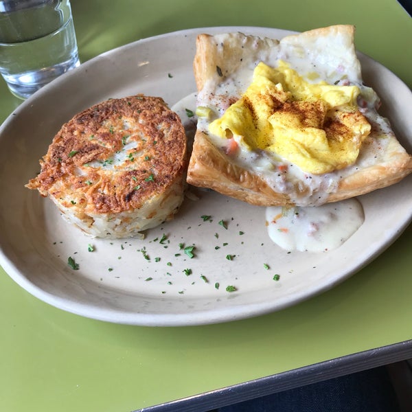 Photo taken at Snooze, an A.M. Eatery by Nick G. on 12/9/2017