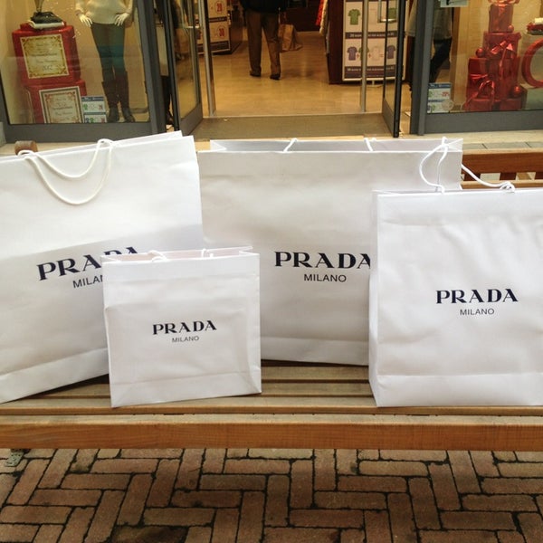 Пакет mango. Манго в пакете. Пакеты манго. Пакеты манго. Пакеты zara h&m.