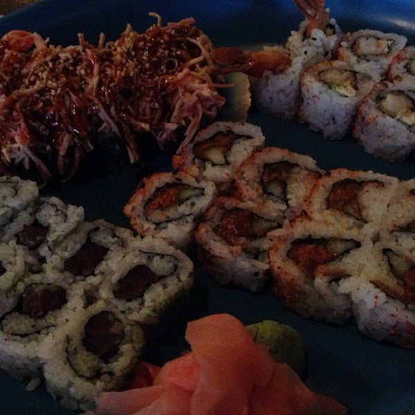 Снимок сделан в Koko Sushi Bar &amp; Lounge пользователем Benjamin G. 4/25/2014