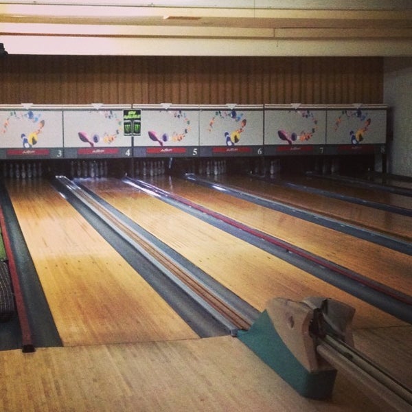 Grove City Lanes Bowling Alley in Grove City