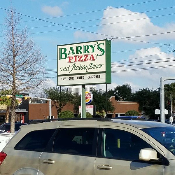 Foto tirada no(a) Barry&#39;s Pizza por Chris O. em 1/13/2017
