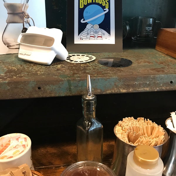 6/14/2017 tarihinde Tom N.ziyaretçi tarafından Bow Truss Coffee'de çekilen fotoğraf