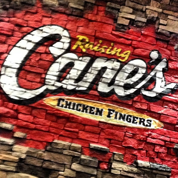 7/4/2013 tarihinde Taylor E.ziyaretçi tarafından Raising Cane&#39;s Chicken Fingers'de çekilen fotoğraf