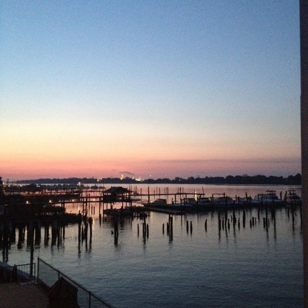 Photo taken at The Deck at Harbor Pointe by Esli A. on 10/1/2013