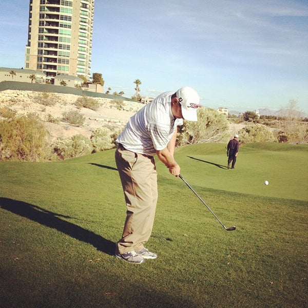 12/3/2012 tarihinde Trae H.ziyaretçi tarafından Badlands Golf Club'de çekilen fotoğraf