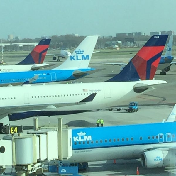 Photo taken at Amsterdam Airport Schiphol (AMS) by Frank R. on 3/15/2017