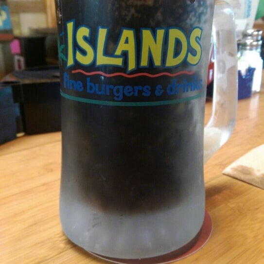 Foto tirada no(a) Islands Restaurant por Robert T. em 5/3/2014