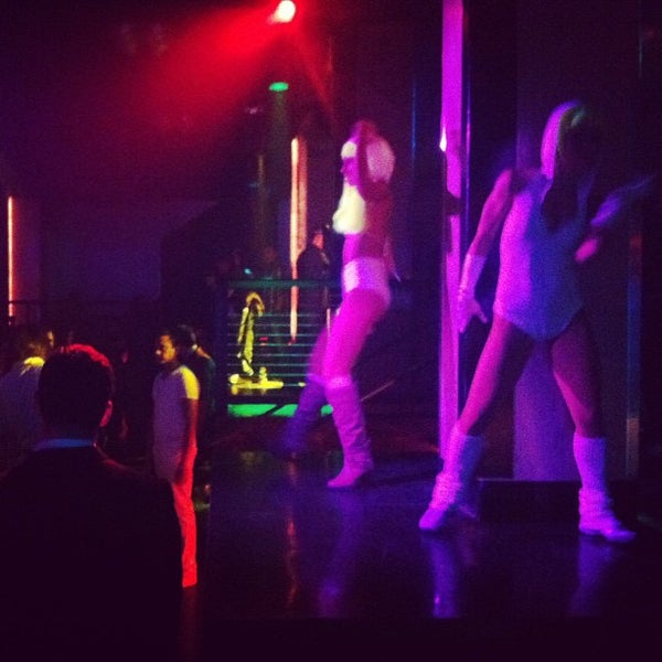รูปภาพถ่ายที่ Ivy Nightclub at Andaz San Diego โดย Lisa E. เมื่อ 6/1/2013