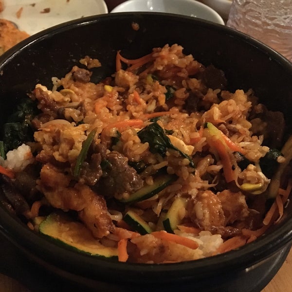 รูปภาพถ่ายที่ Chili &amp; Sesame Korean Kitchen โดย cwh เมื่อ 10/17/2015