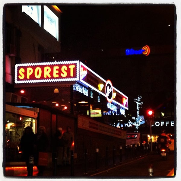 รูปภาพถ่ายที่ Sporest โดย Sporest C. เมื่อ 12/22/2012