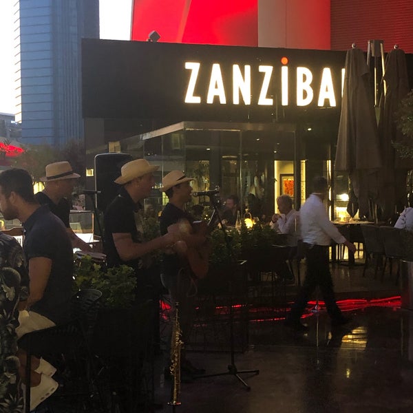รูปภาพถ่ายที่ Café Zanzibar โดย Binnaz B. เมื่อ 8/21/2020