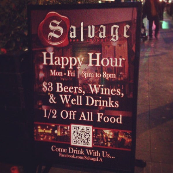 Foto scattata a Salvage Bar &amp; Lounge da Moses S. il 6/14/2013