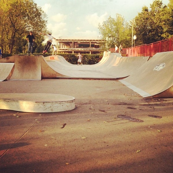 Скейт парк vans off the Wall