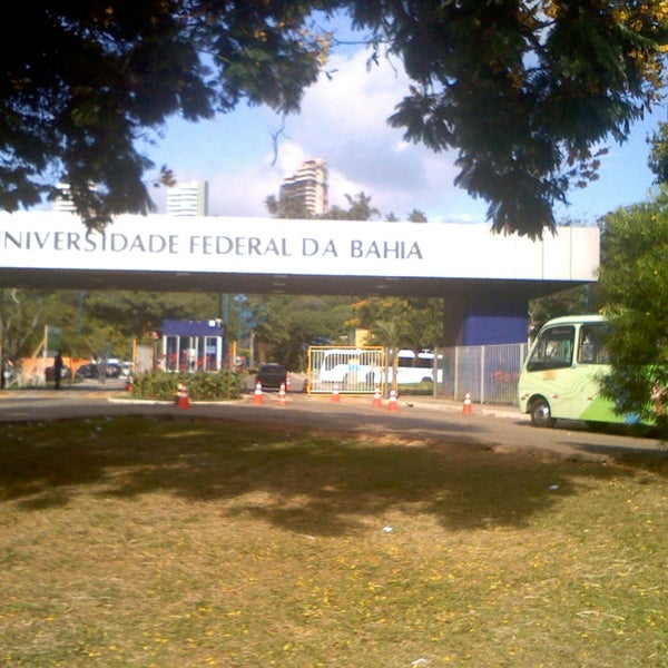 Das Foto wurde bei UFBA - Universidade Federal da Bahia - Campus Ondina von Elvimar D. am 11/1/2013 aufgenommen