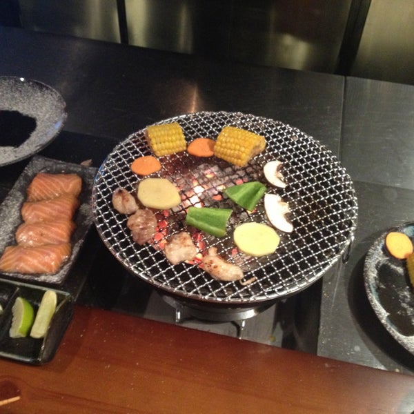 รูปภาพถ่ายที่ Yaku Japonské BBQ โดย Věra M. เมื่อ 9/18/2013
