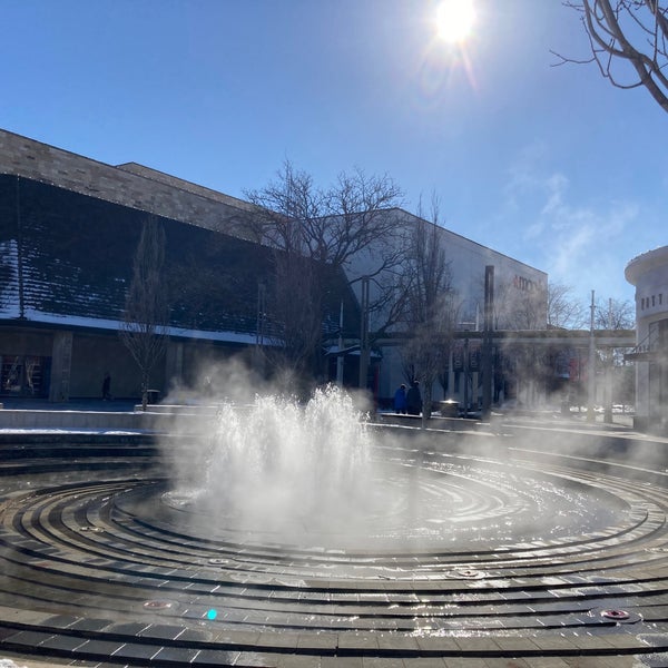 Fountain in Oakbrook Center before sunset - Picture of Oakbrook Center, Oak  Brook - Tripadvisor