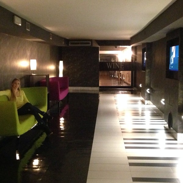 Das Foto wurde bei Hotel Giò Wine e Jazz Area von Ольга Р. am 2/4/2014 aufgenommen