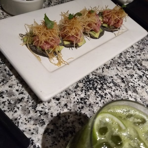 Foto diambil di Sushi Roll oleh Fernando I. pada 9/21/2019