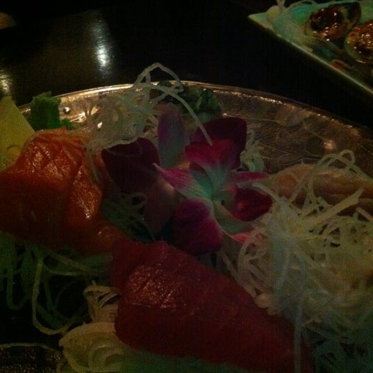 รูปภาพถ่ายที่ Sushi Mon Japanese Cuisine โดย Anna N. เมื่อ 1/6/2013