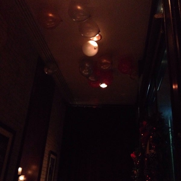1/1/2014에 Gabriella G.님이 Dino &amp; Harrys Steakhouse에서 찍은 사진