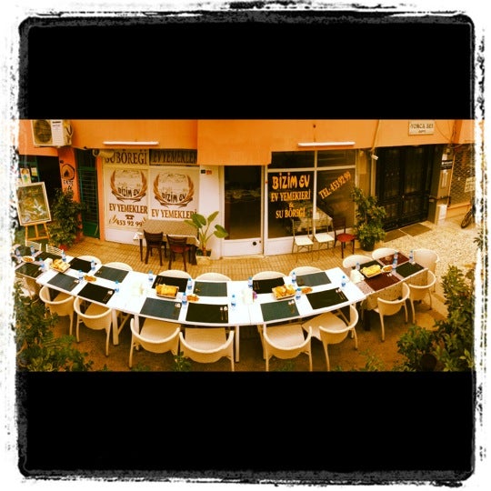 10/1/2012 tarihinde Alpay D.ziyaretçi tarafından Bizim Ev Türk Mutfağı Su Böreği'de çekilen fotoğraf
