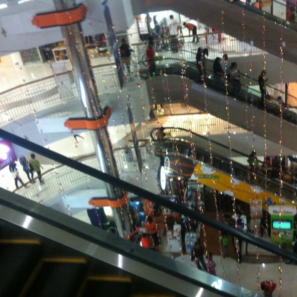 รูปภาพถ่ายที่ Plaza Kalibata (Kalibata Mall) โดย htimbat h. เมื่อ 7/6/2013