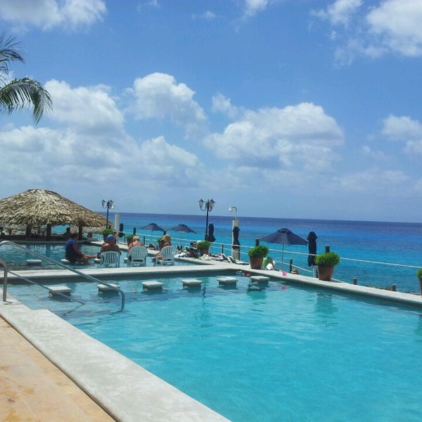 Снимок сделан в Coral Princess Hotel &amp; Dive Resort пользователем Fabiana M. 3/19/2013