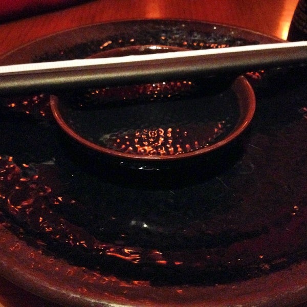 Foto diambil di Yoshis Sushi &amp; Grill oleh Teejay C. pada 6/20/2014