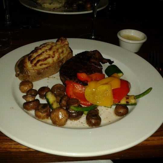 Снимок сделан в The Keg Steakhouse + Bar - St. Catharines пользователем Yurixhi C. 10/14/2012